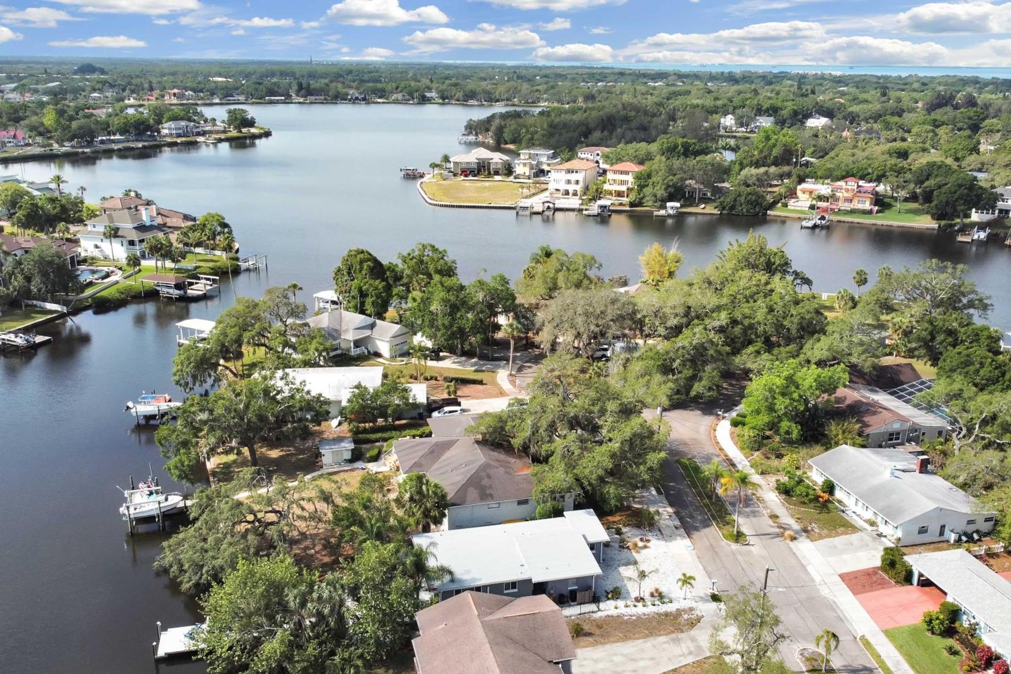 Pet-Friendly Waterfront Home - 2 Mi To Beach! ターポン・スプリングス エクステリア 写真