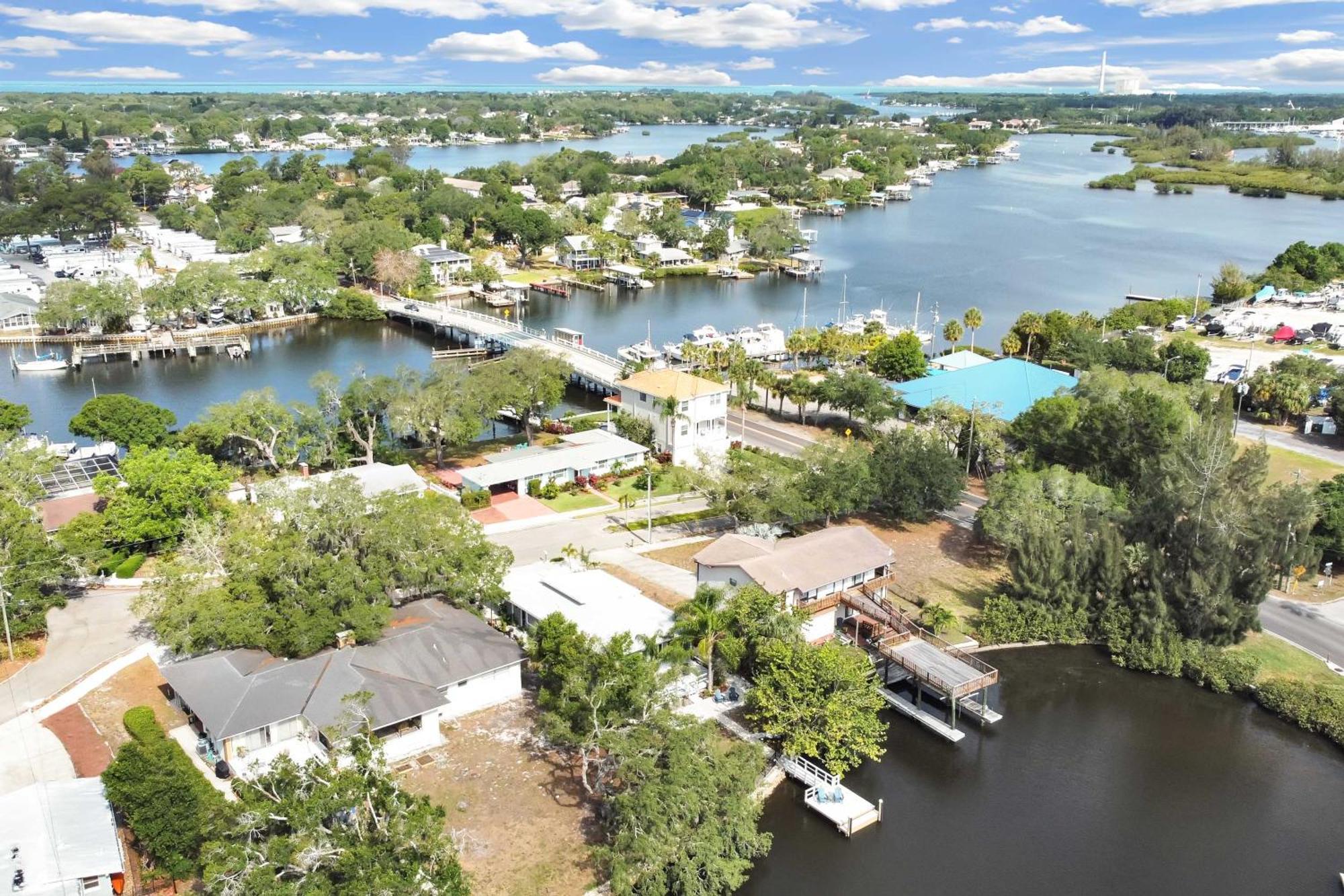Pet-Friendly Waterfront Home - 2 Mi To Beach! ターポン・スプリングス エクステリア 写真